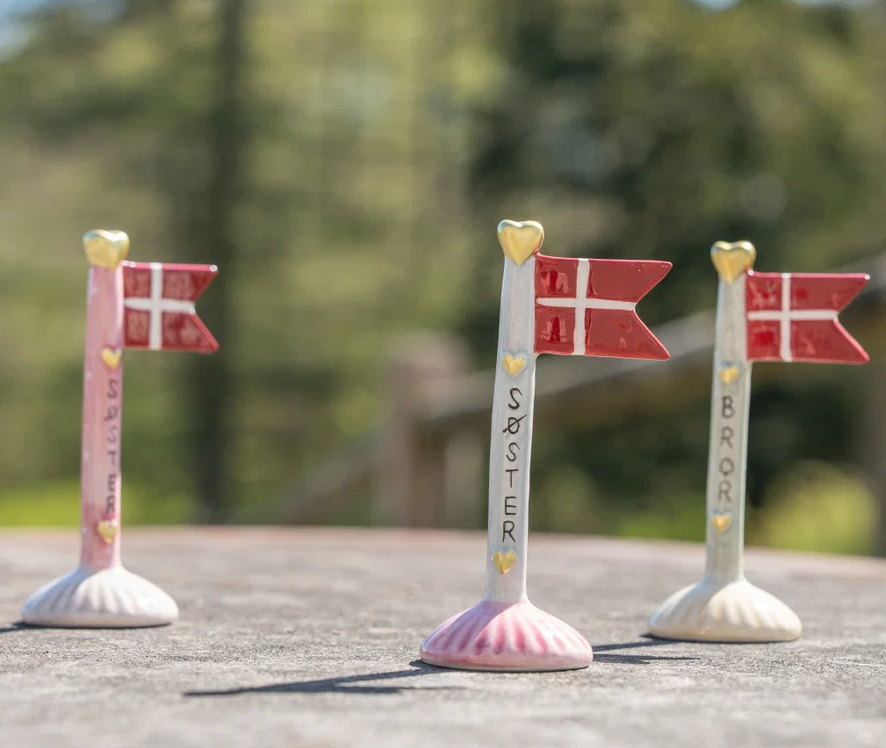 Speedtsberg – Bordflag Til Søster I Keramik